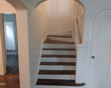 1 Waverly Drive - Photo Thumbnail 12