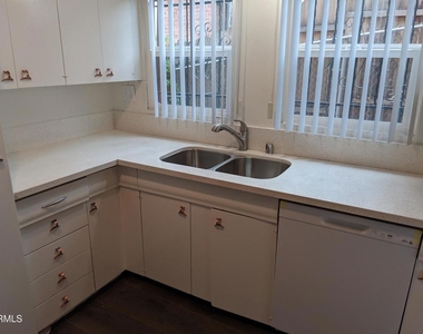 1 Waverly Drive - Photo Thumbnail 8