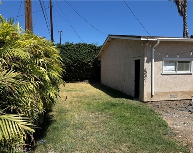 1041 W Acacia - Photo Thumbnail 23