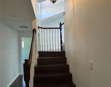 1041 W Acacia - Photo Thumbnail 15