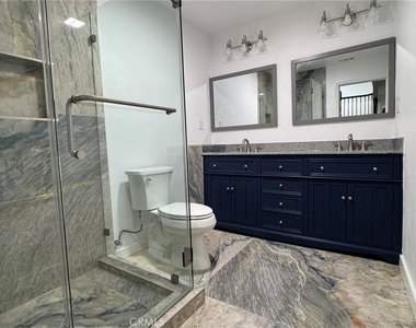 1041 W Acacia - Photo Thumbnail 10