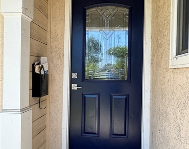 1041 W Acacia - Photo Thumbnail 2