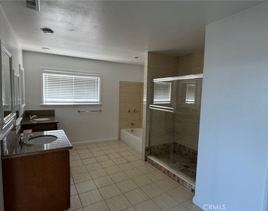 1041 W Acacia - Photo Thumbnail 16