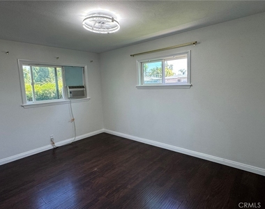 1041 W Acacia - Photo Thumbnail 14