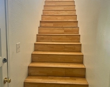 1605 Huntington Street - Photo Thumbnail 11