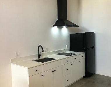 1100 E 7th Street - Photo Thumbnail 5