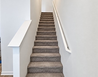 652 E Fourth Street - Photo Thumbnail 20