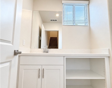 652 E Fourth Street - Photo Thumbnail 11