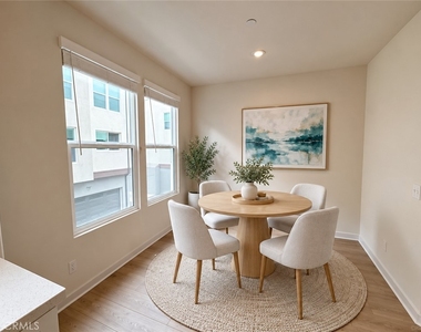 652 E Fourth Street - Photo Thumbnail 9