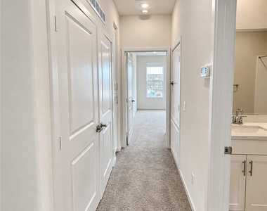 652 E Fourth Street - Photo Thumbnail 16