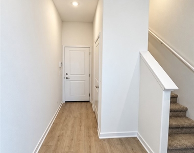 652 E Fourth Street - Photo Thumbnail 19