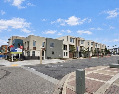 652 E Fourth Street - Photo Thumbnail 24