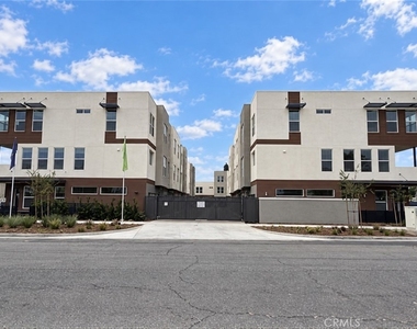 652 E Fourth Street - Photo Thumbnail 26