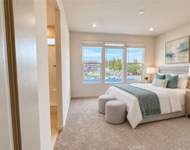 652 E Fourth Street - Photo Thumbnail 12