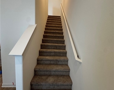 652 E Fourth Street - Photo Thumbnail 21
