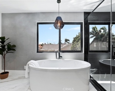 3889 Humboldt Drive - Photo Thumbnail 34