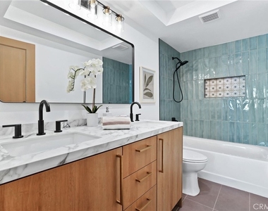 3889 Humboldt Drive - Photo Thumbnail 28