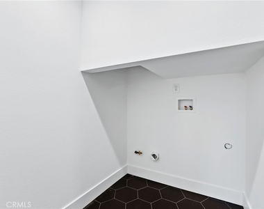 3889 Humboldt Drive - Photo Thumbnail 20