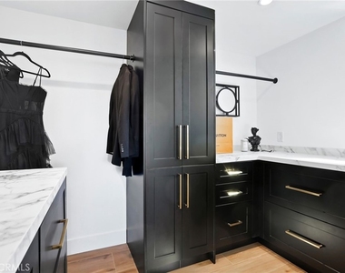 3889 Humboldt Drive - Photo Thumbnail 31