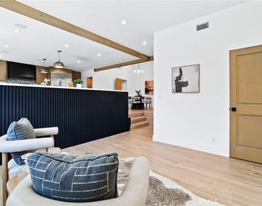 3889 Humboldt Drive - Photo Thumbnail 15
