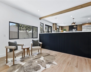 3889 Humboldt Drive - Photo Thumbnail 16