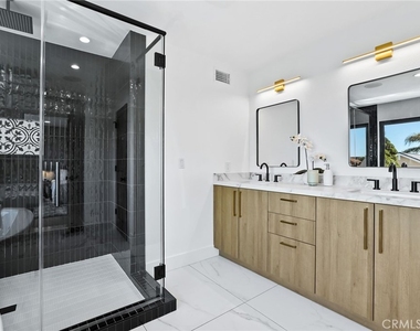 3889 Humboldt Drive - Photo Thumbnail 35