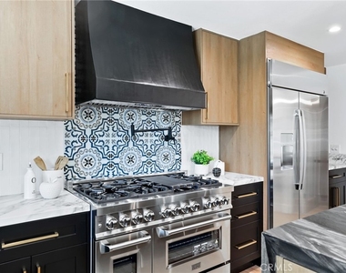 3889 Humboldt Drive - Photo Thumbnail 6