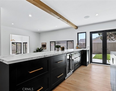 3889 Humboldt Drive - Photo Thumbnail 10