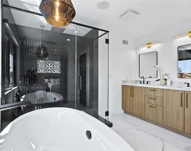 3889 Humboldt Drive - Photo Thumbnail 33