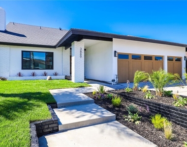 3889 Humboldt Drive - Photo Thumbnail 2