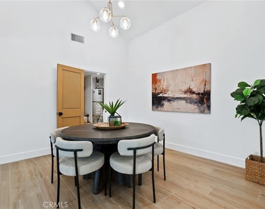 3889 Humboldt Drive - Photo Thumbnail 11