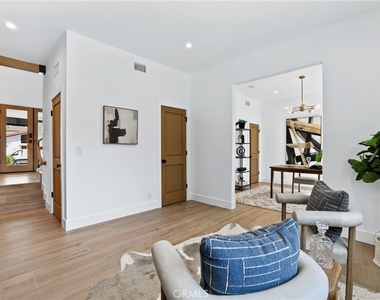 3889 Humboldt Drive - Photo Thumbnail 14