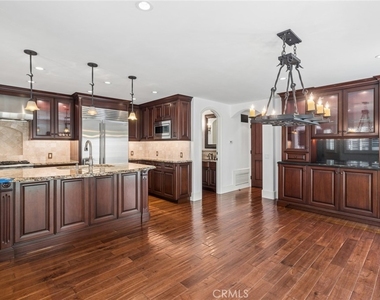 3214 Clay St - Photo Thumbnail 10