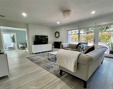 446 Vista Roma - Photo Thumbnail 2