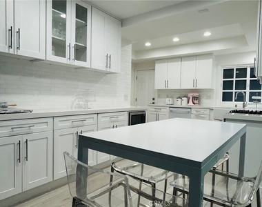 446 Vista Roma - Photo Thumbnail 5