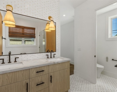 515 1/2 Jasmine Avenue - Photo Thumbnail 13