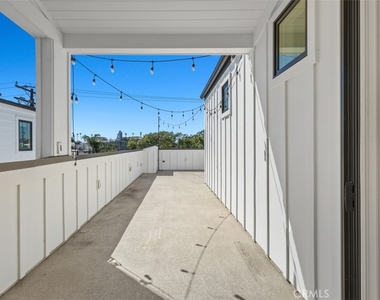 515 1/2 Jasmine Avenue - Photo Thumbnail 19