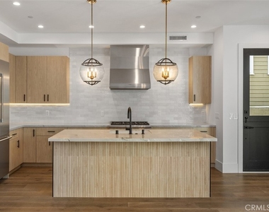 515 1/2 Jasmine Avenue - Photo Thumbnail 9