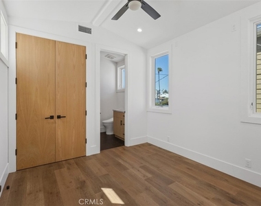 515 1/2 Jasmine Avenue - Photo Thumbnail 16