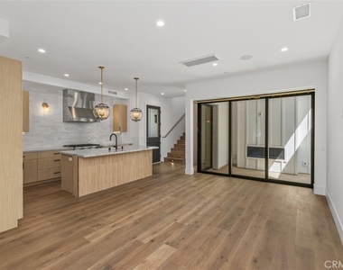 515 1/2 Jasmine Avenue - Photo Thumbnail 8