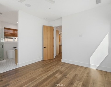 515 1/2 Jasmine Avenue - Photo Thumbnail 11