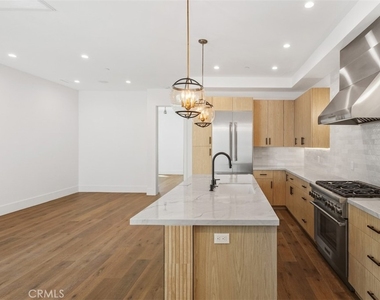 515 1/2 Jasmine Avenue - Photo Thumbnail 5