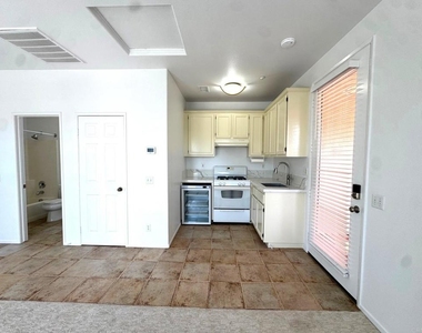 653 Beach Street - Photo Thumbnail 12