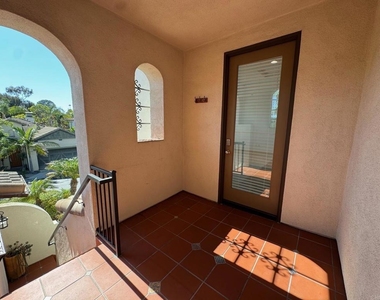 653 Beach Street - Photo Thumbnail 8