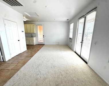653 Beach Street - Photo Thumbnail 10