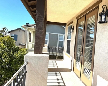653 Beach Street - Photo Thumbnail 3