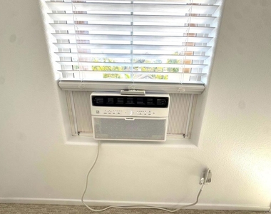 653 Beach Street - Photo Thumbnail 16