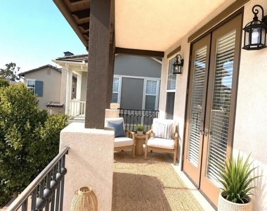 653 Beach Street - Photo Thumbnail 2