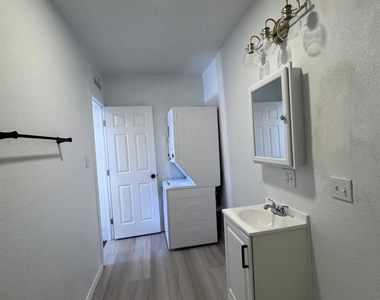 410 S 14th St - Photo Thumbnail 3