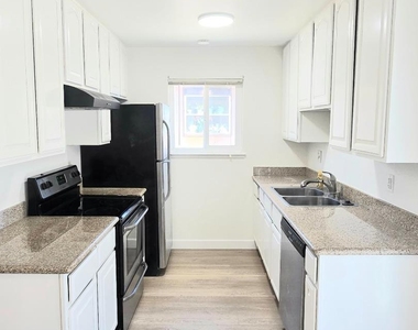 910 Academy Avenue - Photo Thumbnail 5